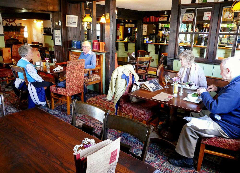 The Crab And Lobster Inn Бембридж Екстериор снимка