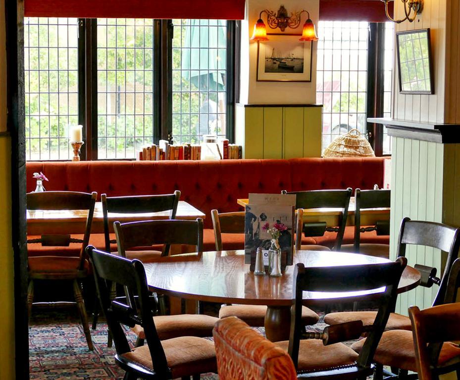 The Crab And Lobster Inn Бембридж Екстериор снимка