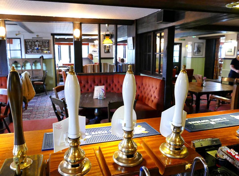 The Crab And Lobster Inn Бембридж Екстериор снимка