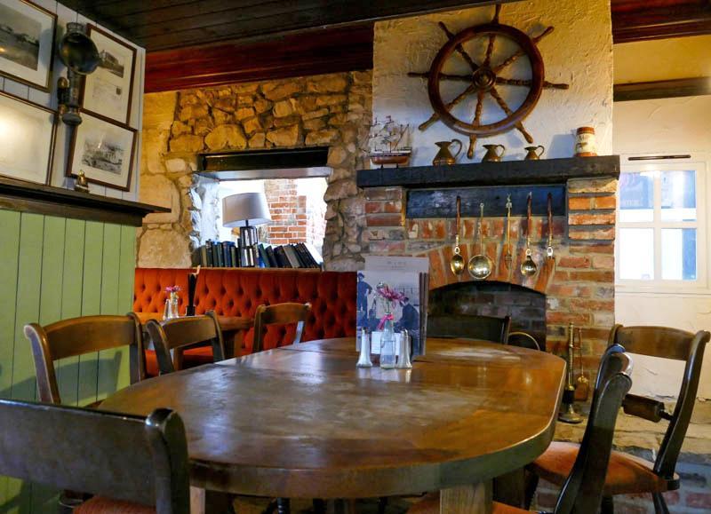 The Crab And Lobster Inn Бембридж Екстериор снимка